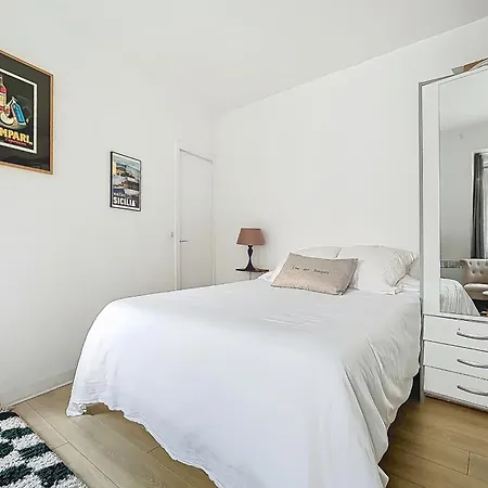 Appartement Cozy In The Heart Of Oberkampf Parijs